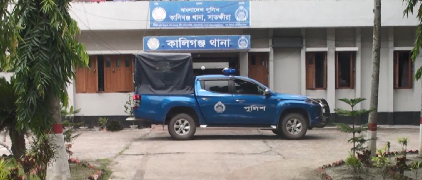 সাতক্ষীরায় ডাম্পারের চাঁপায় ছেলে নিহত, বাবা আহত